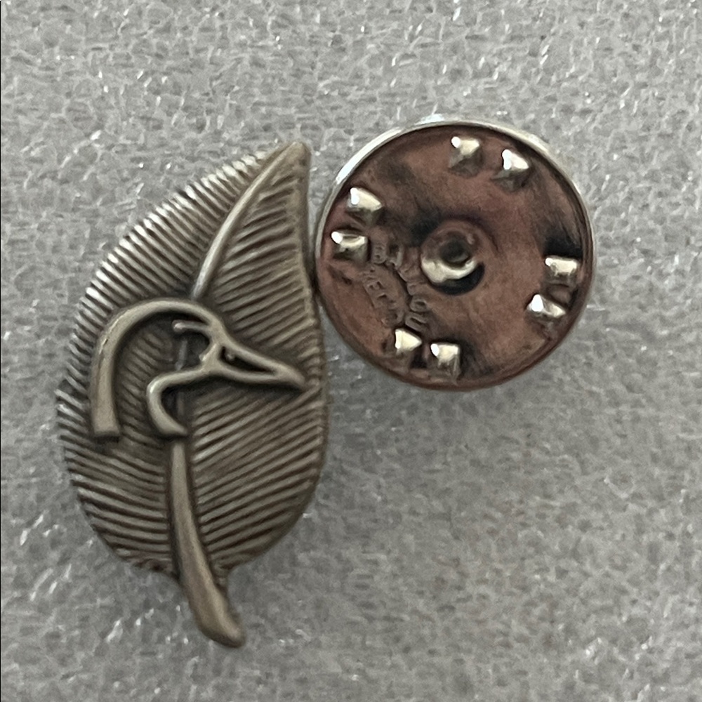 Vintage duck Feather label Pin silver tone